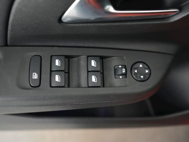 Corsa F ELEGANCE+LED LICHT+NAVI+SITZ-/LENKRADHEI