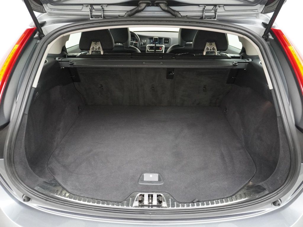 Volvo V60 1.5 T3 Summum automatik navi sitzheizung