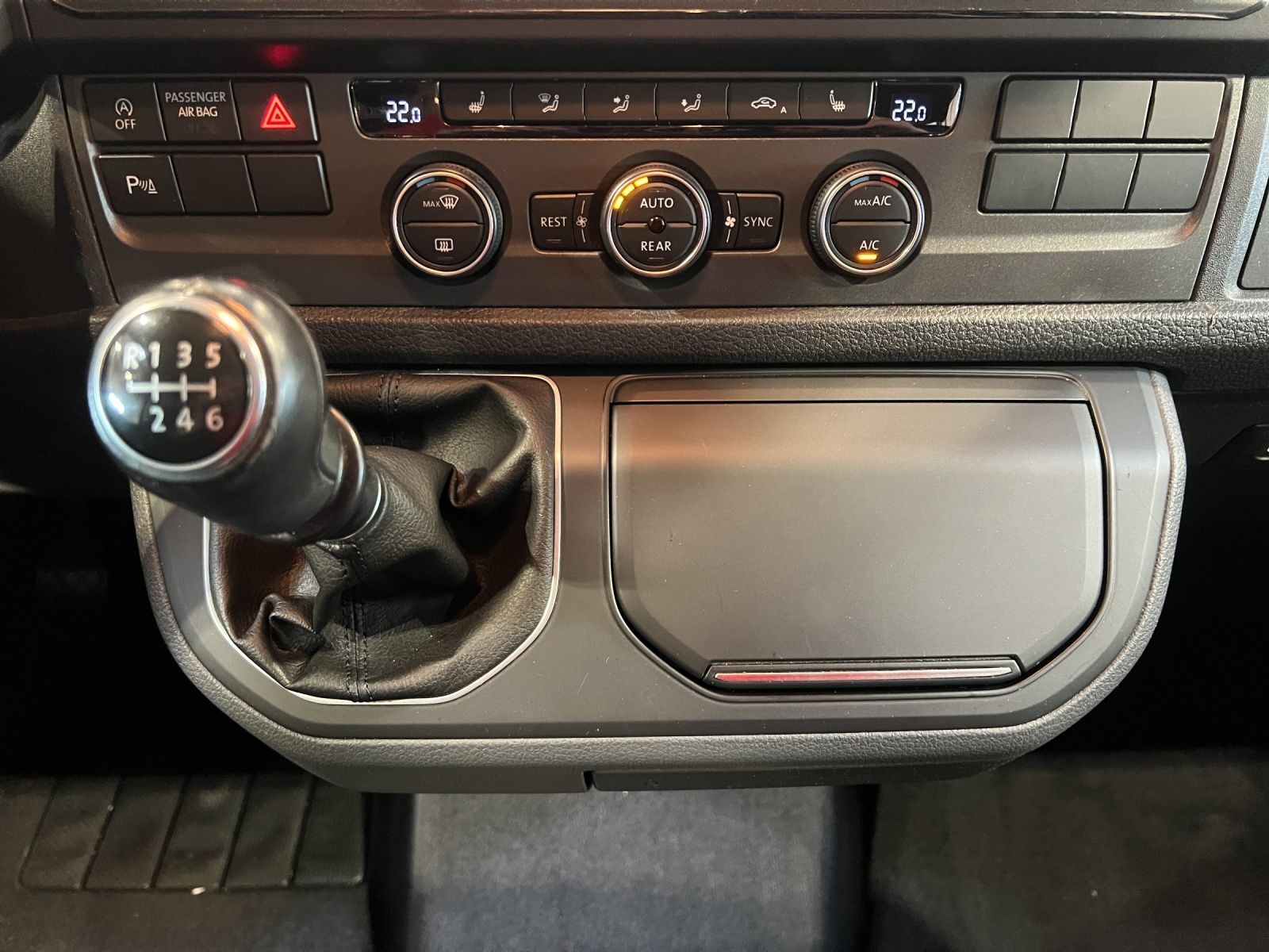 Fahrzeugabbildung Volkswagen T6 Multivan TDI Trendl. Standhzg Navi Climatroni