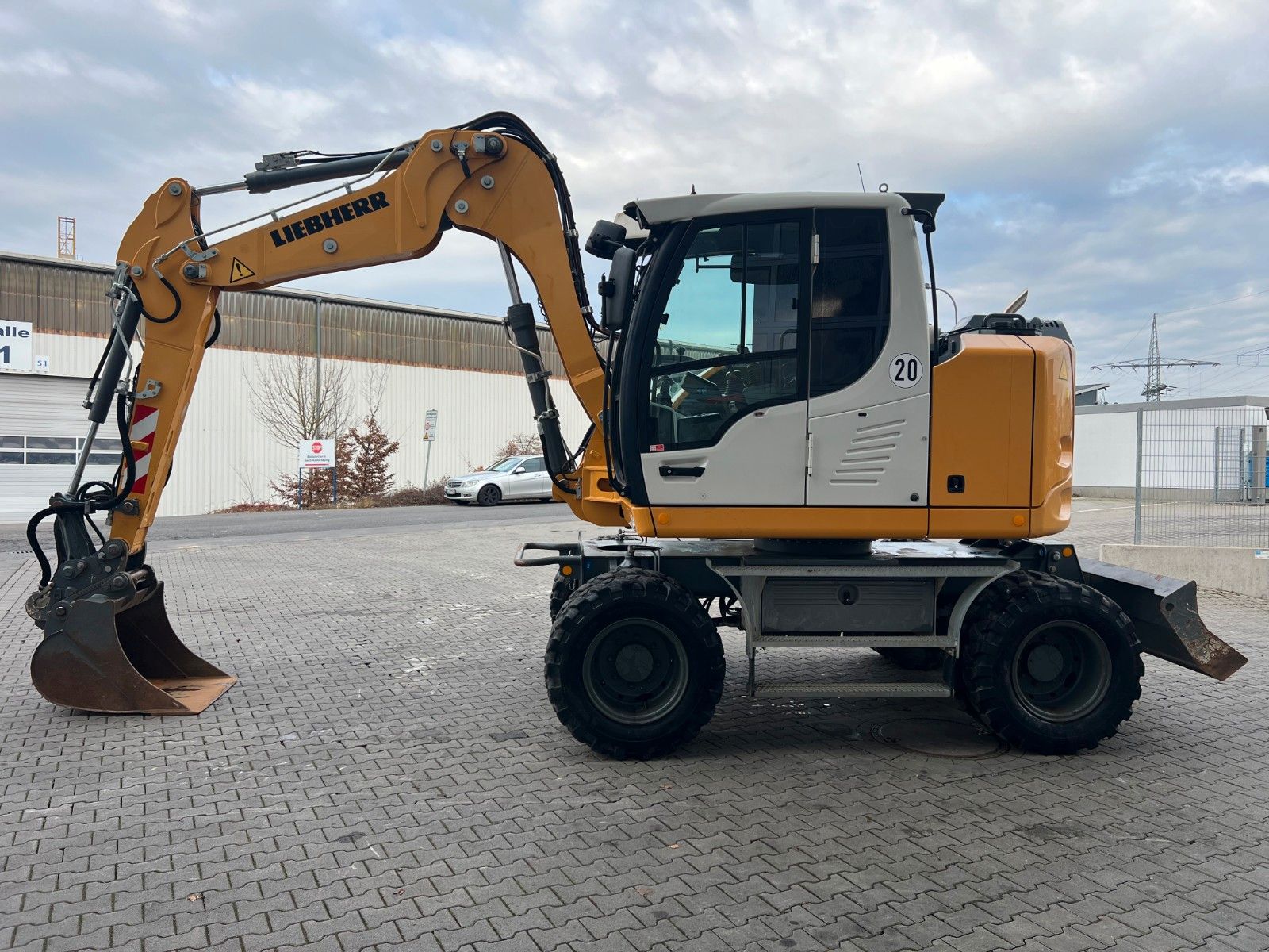 Fahrzeugabbildung Liebherr A 910 C Litronic / 2.381h / SW33