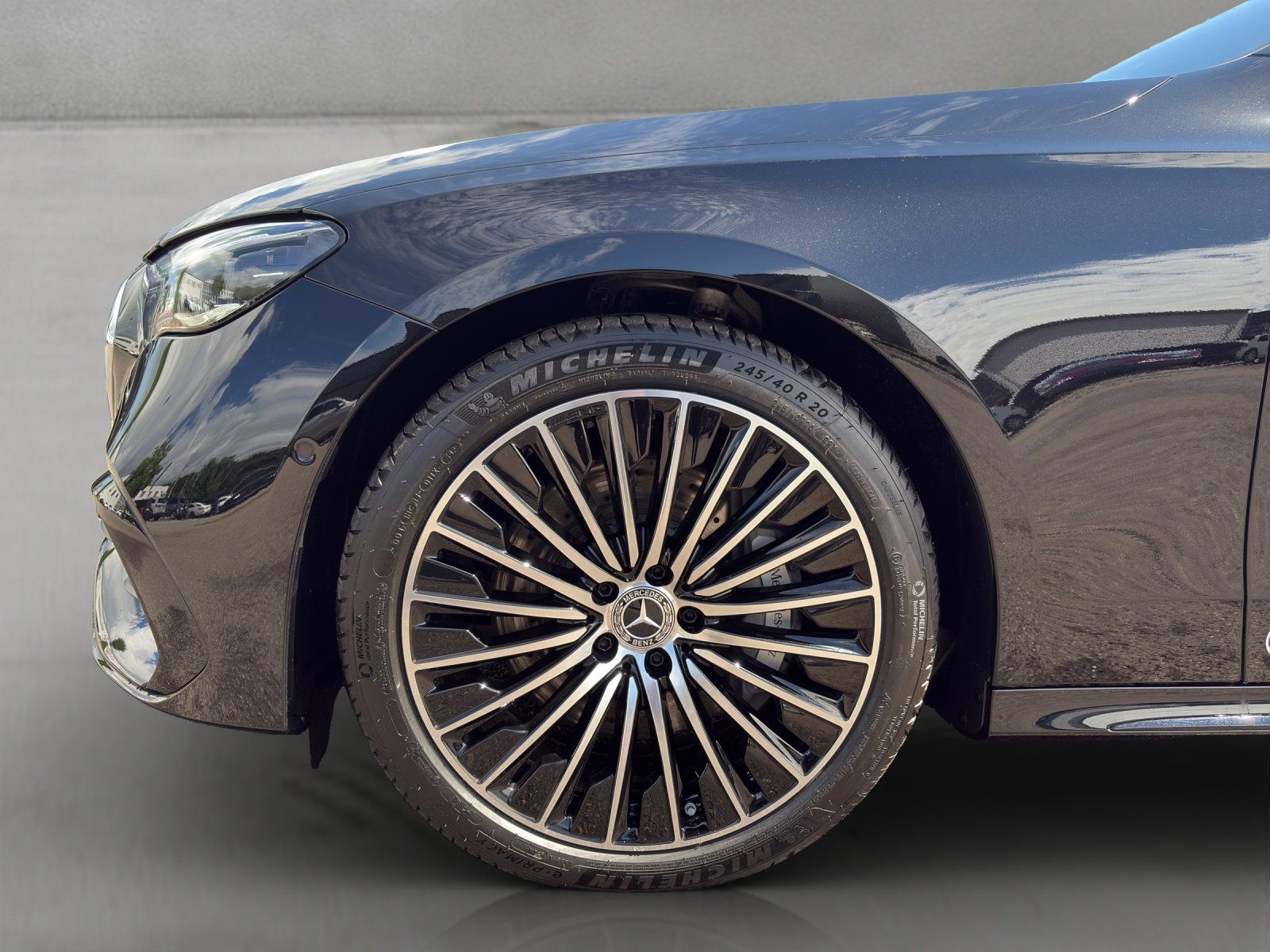 Fahrzeugabbildung Mercedes-Benz E 220 d 4M AMG 360° DISTRO PTS Burme DIGIT Pano