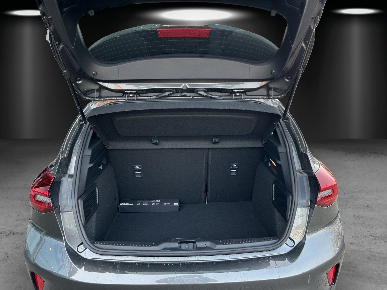 Fahrzeugabbildung Ford Focus ST-Line 5 Türer Styling Pak. Winter Pak.