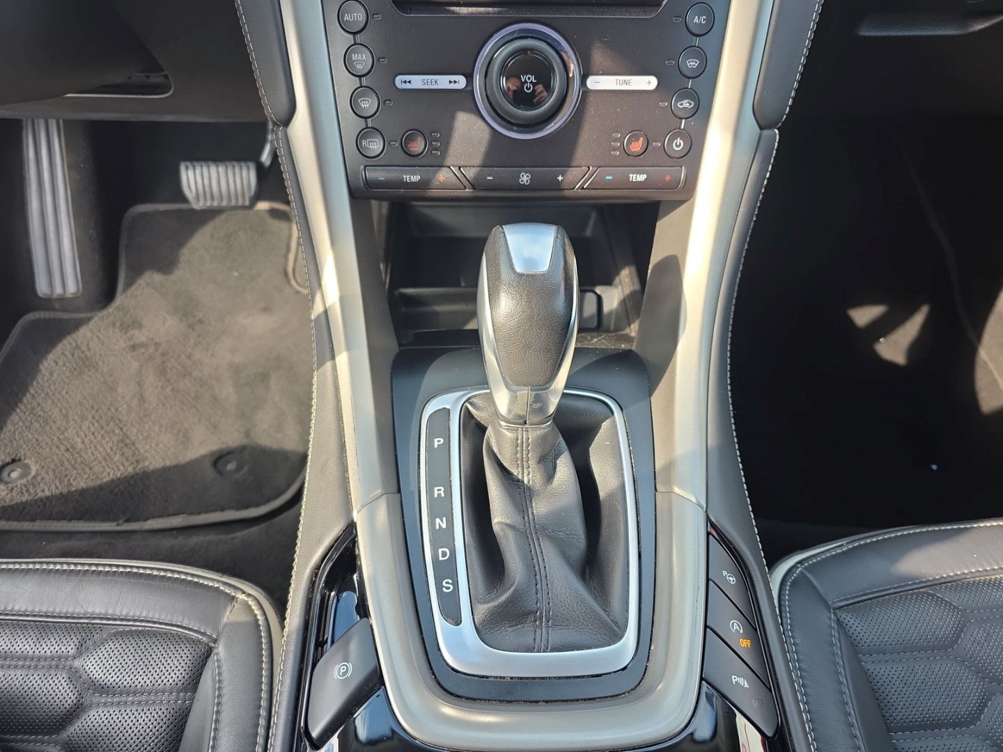Fahrzeugabbildung Ford Mondeo Turnier Vignale AWD 2.0 TDCi 8 fach berei