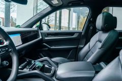PORSCHE Cayenne S/ 1. HD./ LUFT/ BURMESTER/ INNODRIVE PORSCHE Cayenne S/ 1. HD./ LUFT/ BURMESTER/ INNODRIVE