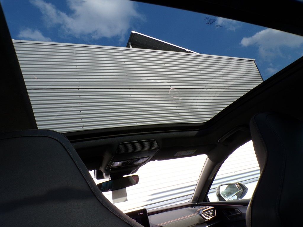 Fahrzeugabbildung CUPRA Leon Sportstourer VZ 1.5 e-Hybrid DSG Black Edit