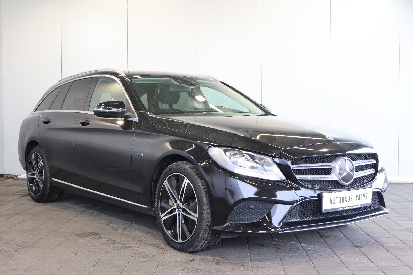 Mercedes-Benz C 300 T de Avantgarde HUD+FRONT+KAM+STDHZG+18" imagem 3