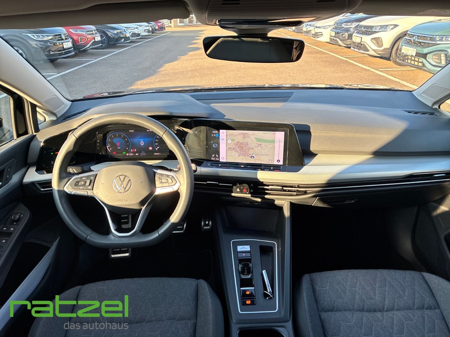 Fahrzeugabbildung Volkswagen Golf 1.5 eTSI Move Navi Rear View AHK Digitales