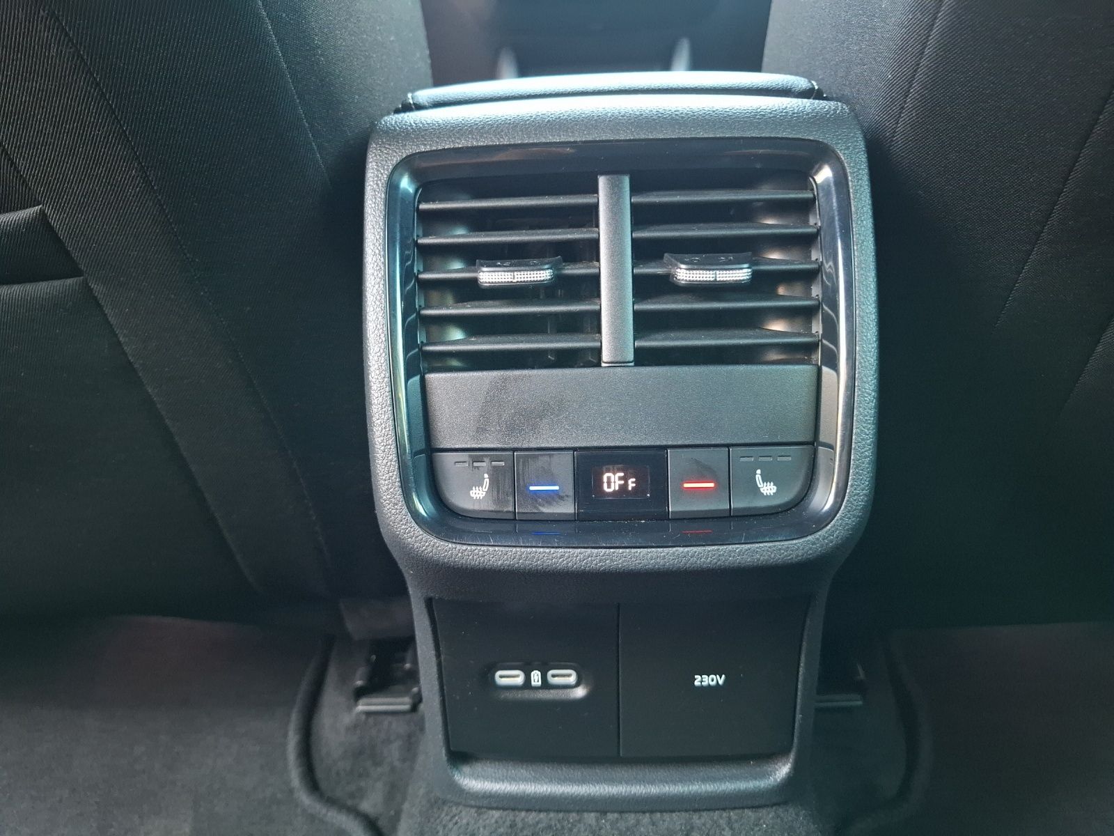 Fahrzeugabbildung SKODA Octavia Combi TDI Sportline DSG LED Navi VC PDC