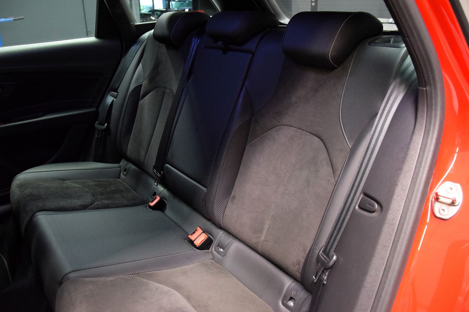 Fahrzeugabbildung SEAT Leon ST Cupra 300 4Drive ACC Beats Alca. Virtual