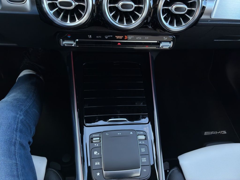 Fahrzeugabbildung Mercedes-Benz GLB 200 AMG Line*Night Paket*Kamera*Ambiente