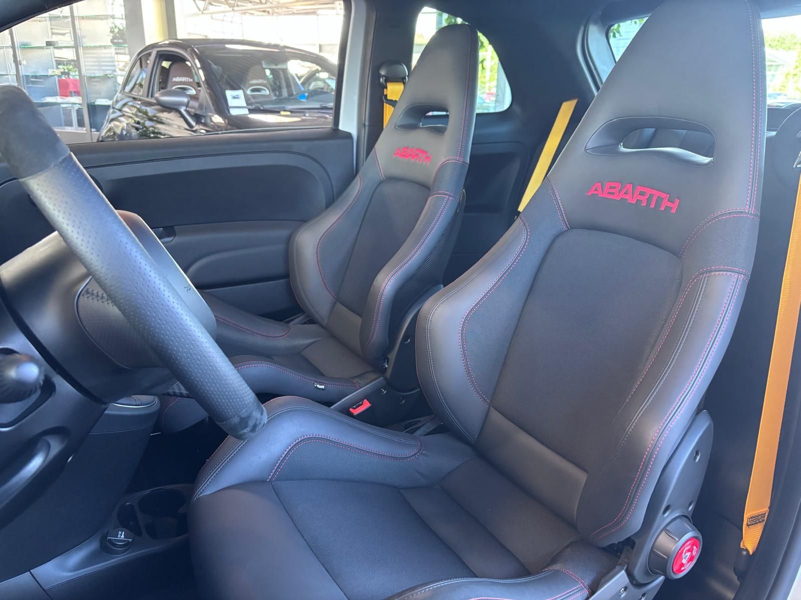 Fahrzeugabbildung Abarth 695 Competizione BEATS SOUNDSYSTEM NAVI ALU