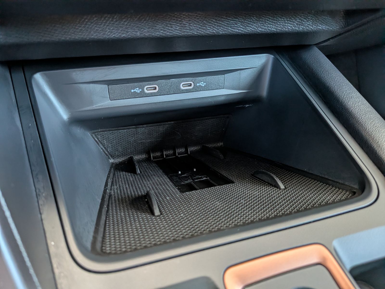 Fahrzeugabbildung CUPRA Leon 1.5 eTSI Dynamic-Edge-Paket Pano Cam AHK 18