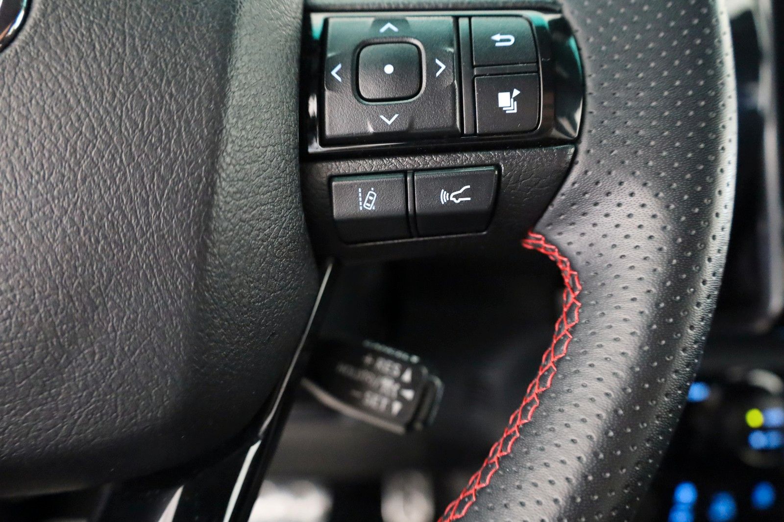 Fahrzeugabbildung Toyota Hilux 2.8 D-4D GR Sport,Alcantara,ACC,Rollo, AHK