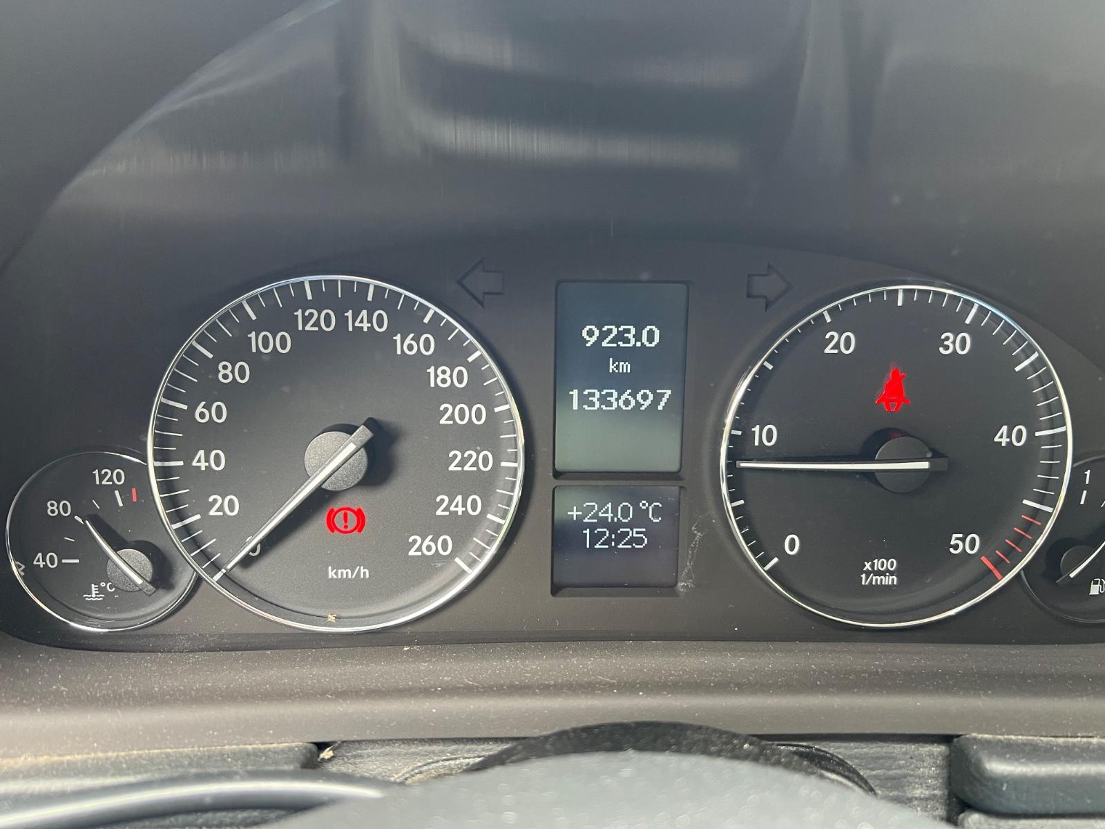 Mercedes-Benz C220 2004 — photo 15