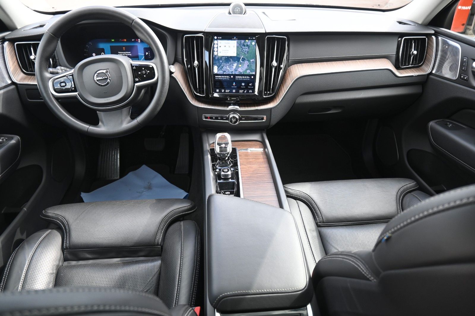 Fahrzeugabbildung Volvo XC60 B5 D AWD Ultimate Dark*STDHZG*360°LUFT*ACC
