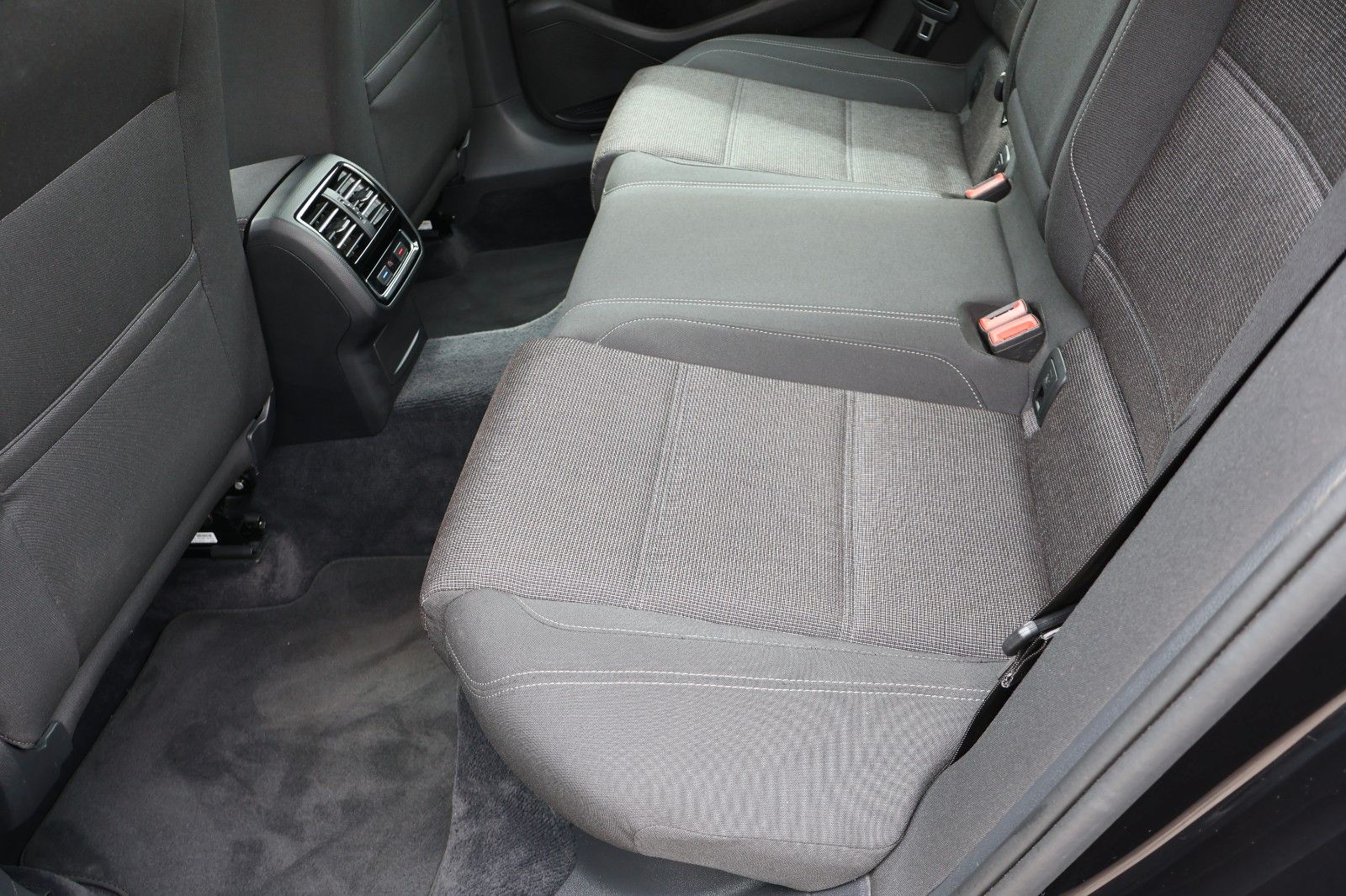 Fahrzeugabbildung Volkswagen Passat Lim. Comfortline BMT/Start-Stopp