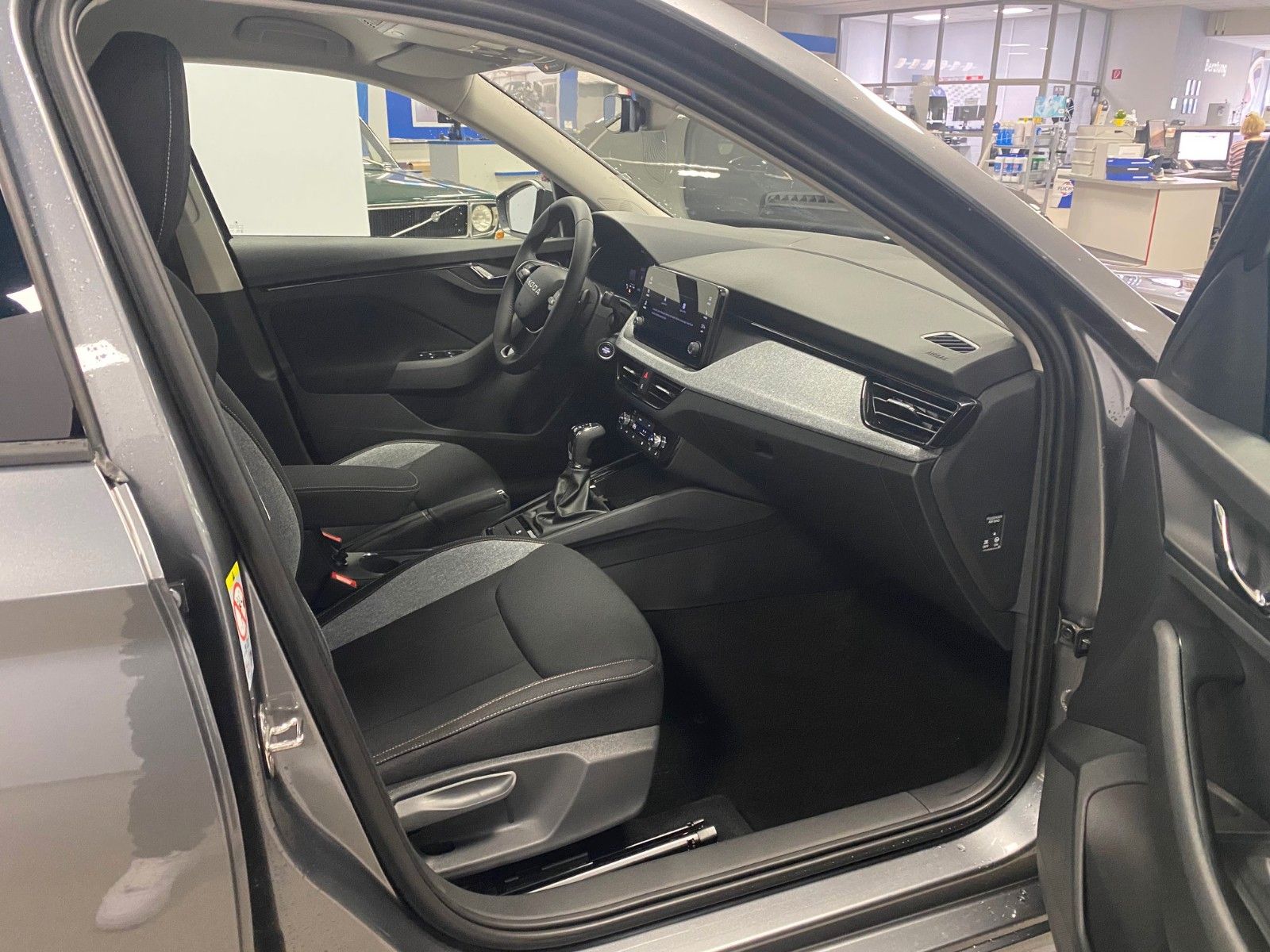 Fahrzeugabbildung SKODA Kamiq 1.5 TSI DSG Selection+SITZHEIZUNG+KAMERA++