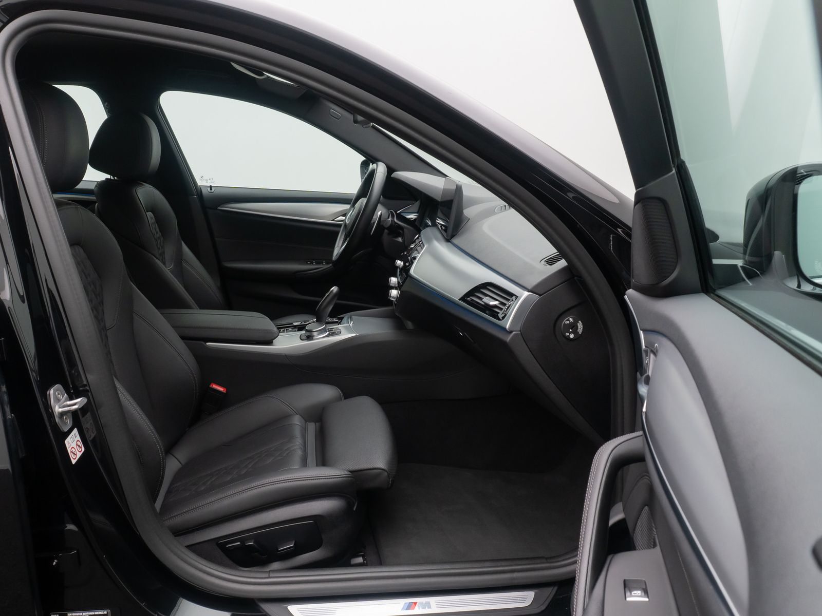 Fahrzeugabbildung BMW 530e xD M Sport Kamera DAB HiFi ACC AHK 4xKlima