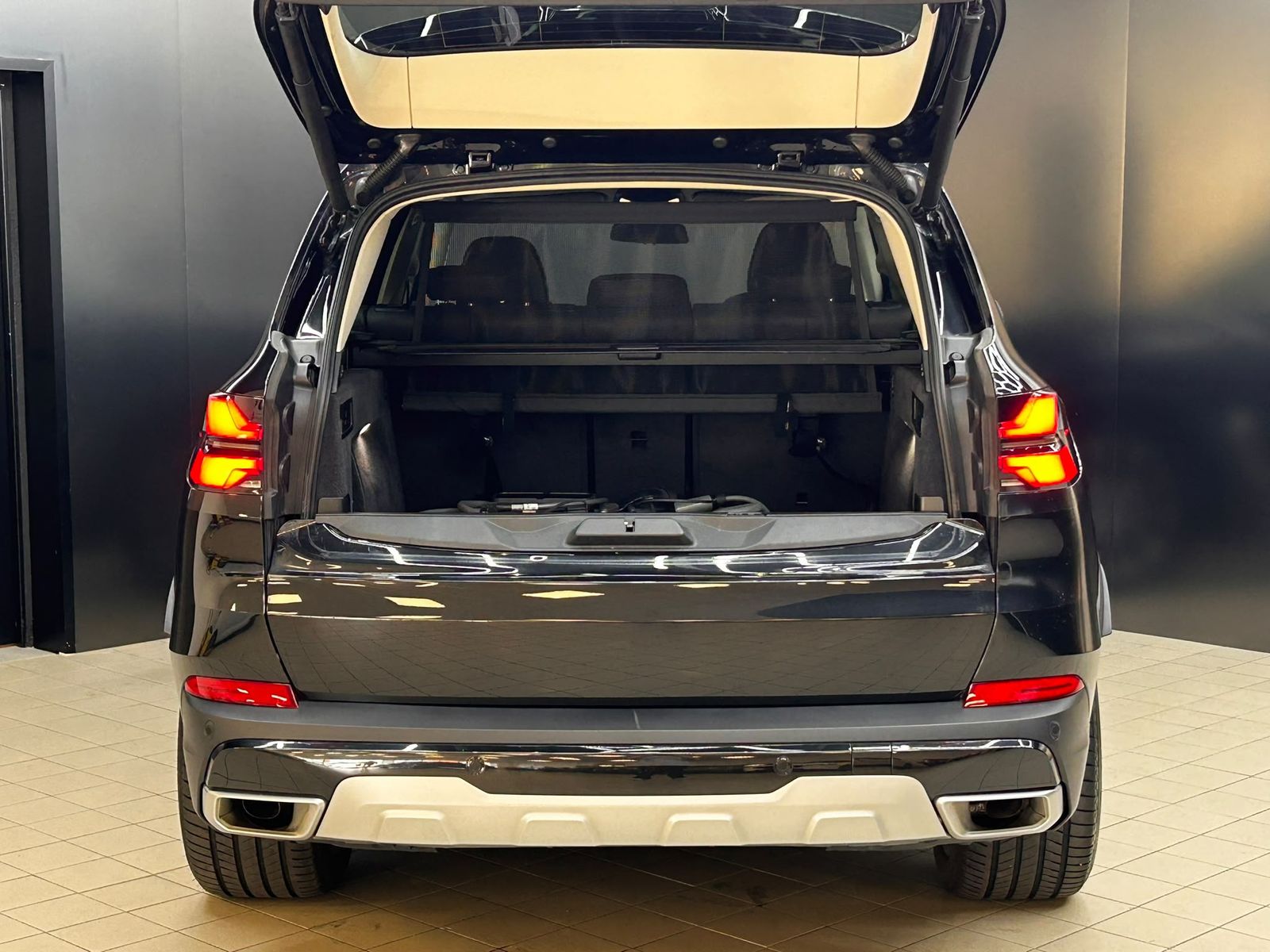 Fahrzeugabbildung BMW X5 50 e xDr PANO+MEMO+LUFT+LED+HEAD+H&K+AHK+360+