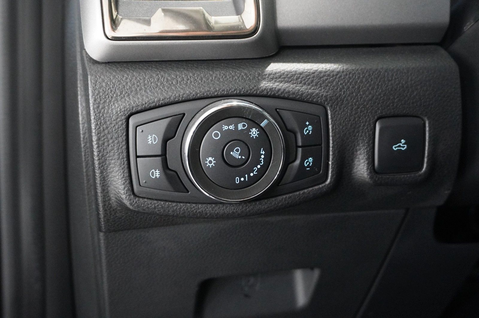 Fahrzeugabbildung Ford Ranger 2.0D LIMITED 4X4 EXTRA NAVI/LED/LEDER/AHK