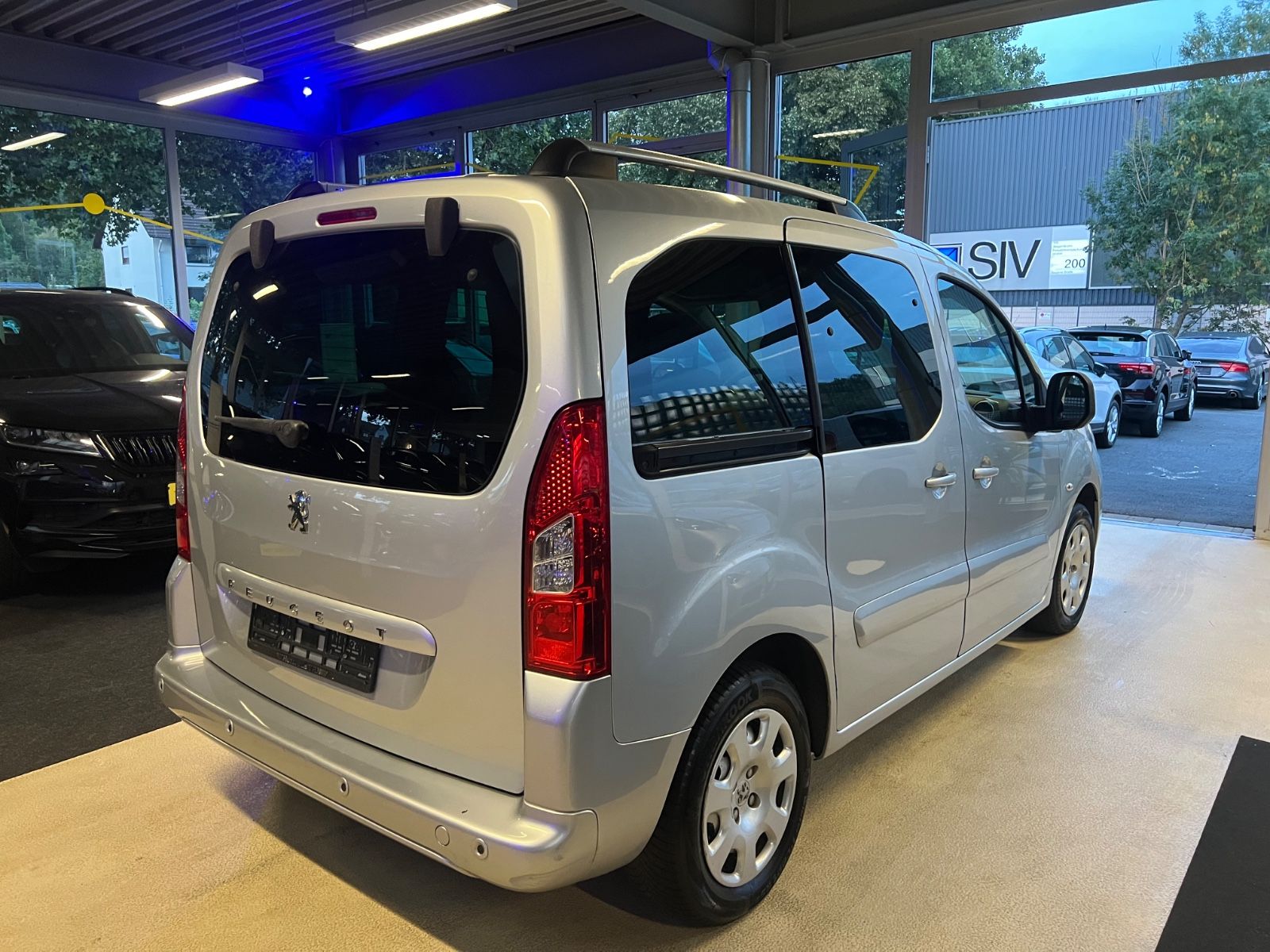 Fahrzeugabbildung Peugeot Partner Tepee Family * 1.HAND *