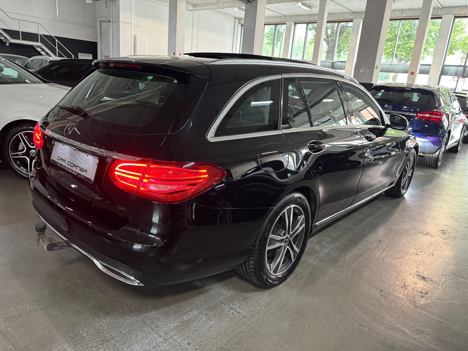 Fahrzeugabbildung Mercedes-Benz C 180 T CGI 9GT 2X AVANTGARDE PANO ILS NAVI AHK