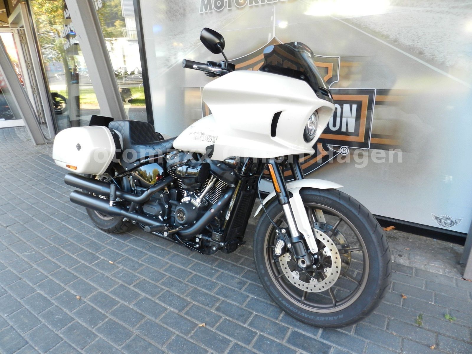 Fahrzeugabbildung Harley-Davidson Low Rider ST MJ 23 mit Soundsystem und Saddlemen