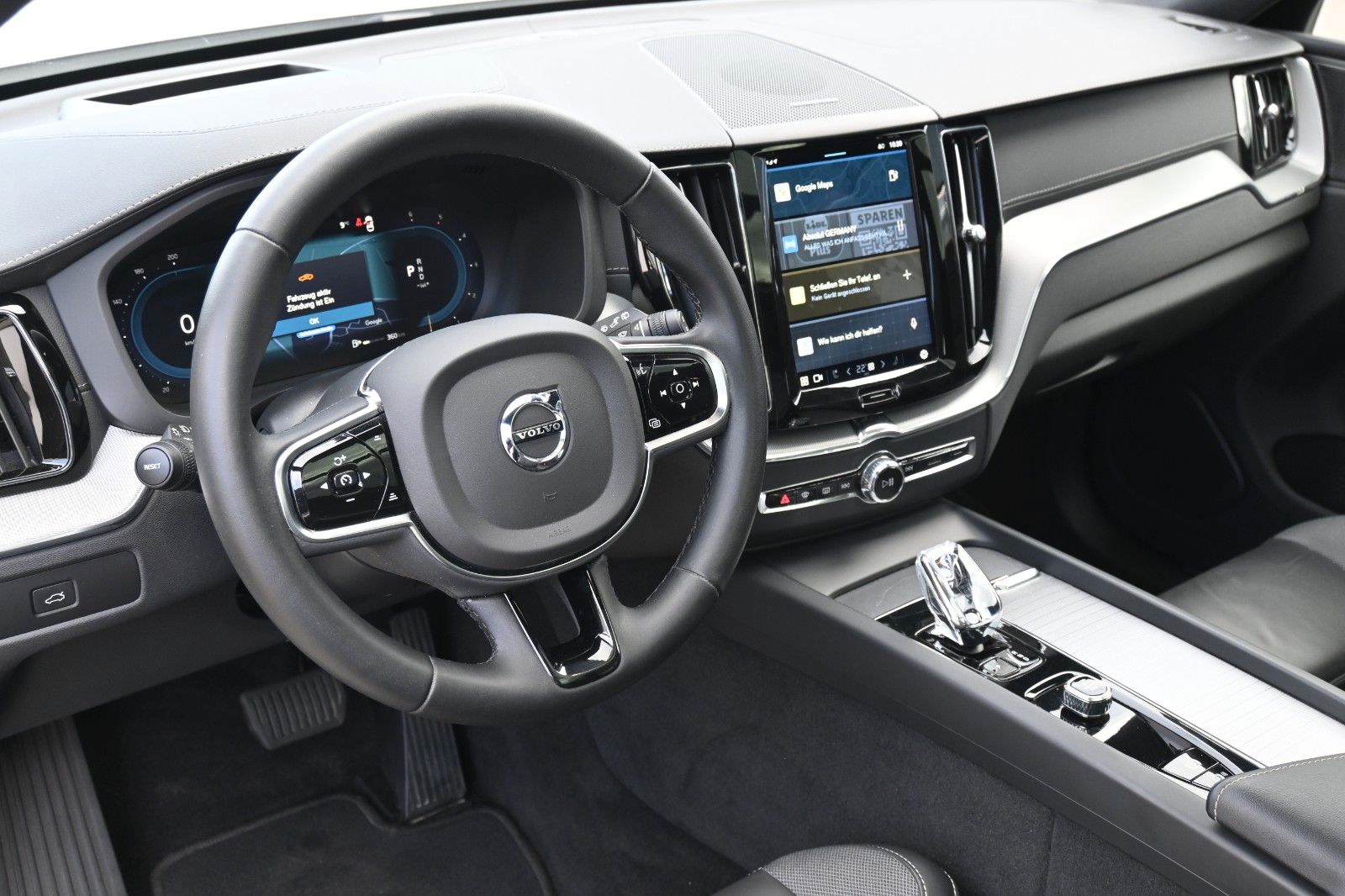 Fahrzeugabbildung Volvo XC60 B4 Ultimate Dark AWD*LUFT*360°*SDTHZG*LED