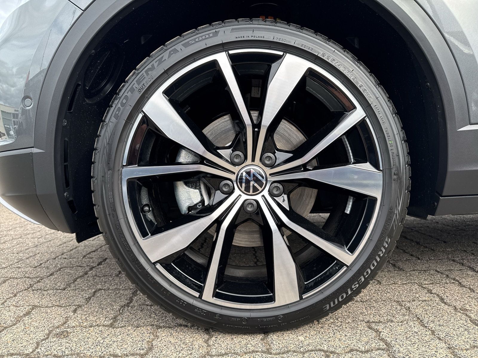 Fahrzeugabbildung Volkswagen T-Roc 2.0 TDI DSG Style KAMER AHK MISANO 19"