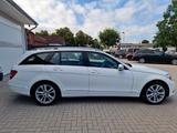 Mercedes-Benz C 180 CGI BlueEfficiency+Scheckheft+AHK+TÜV neu - Mercedes-Benz C 180 mit Benzin-Antrieb: Schiebedach, Kombi, Automatik