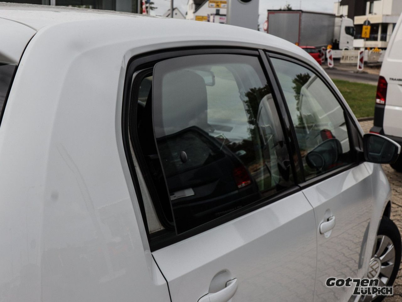 Fahrzeugabbildung Volkswagen up! 1.0 Fahrerassistenzpaket Rear View Klima PDC