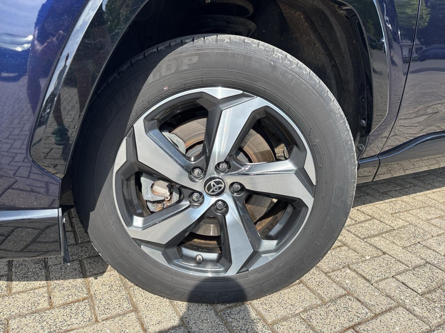 TOYOTA RAV 4 PLUG-IN HYBRID 4X4 LED ACC EL. HECKKLAPPE | 306 ch | BVA | HAYON ÉLECTRIQUE | VOLANT EN CUIR