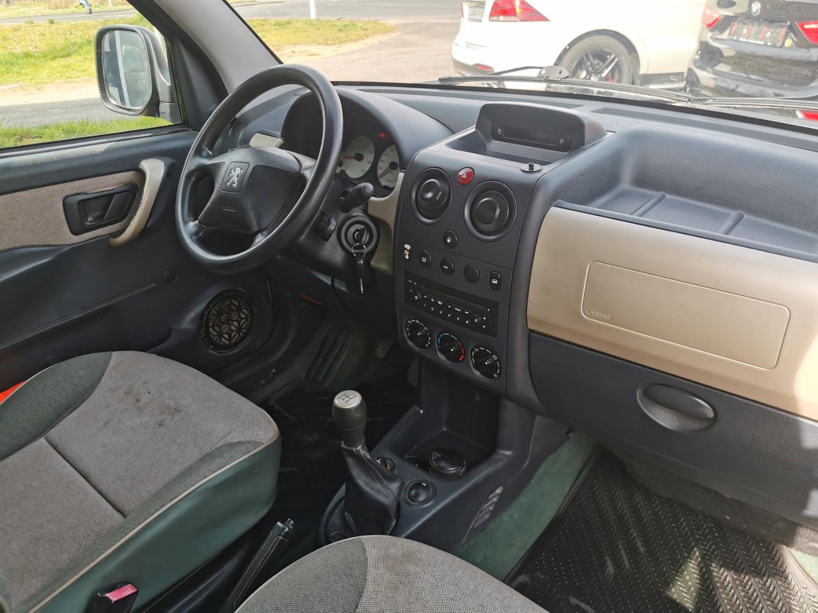 Peugeot Partner Premium Kombi 1,6/ Klima / 5 Sitzer