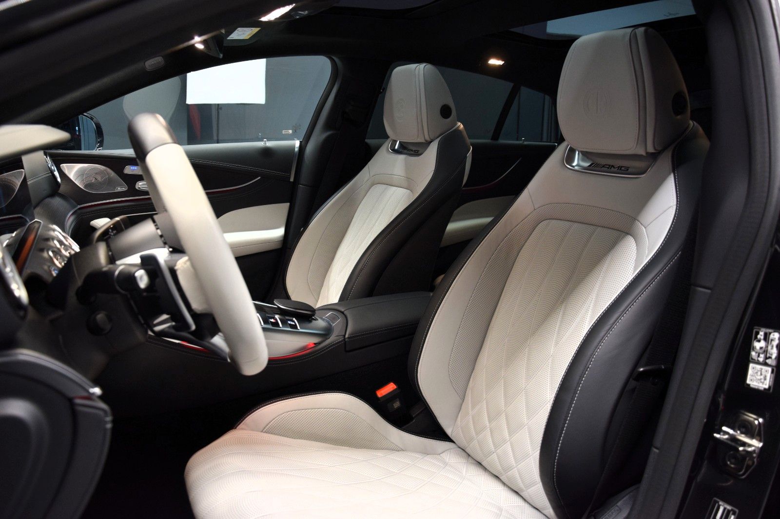 Fahrzeugabbildung Mercedes-Benz AMG GT 43 4-trg. Pano HuD Memory Burmester