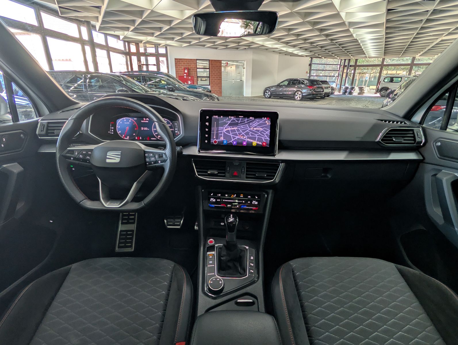 Fahrzeugabbildung SEAT Tarraco FR AHK PANO ACC VIRT APP MEMO BEATS StHz