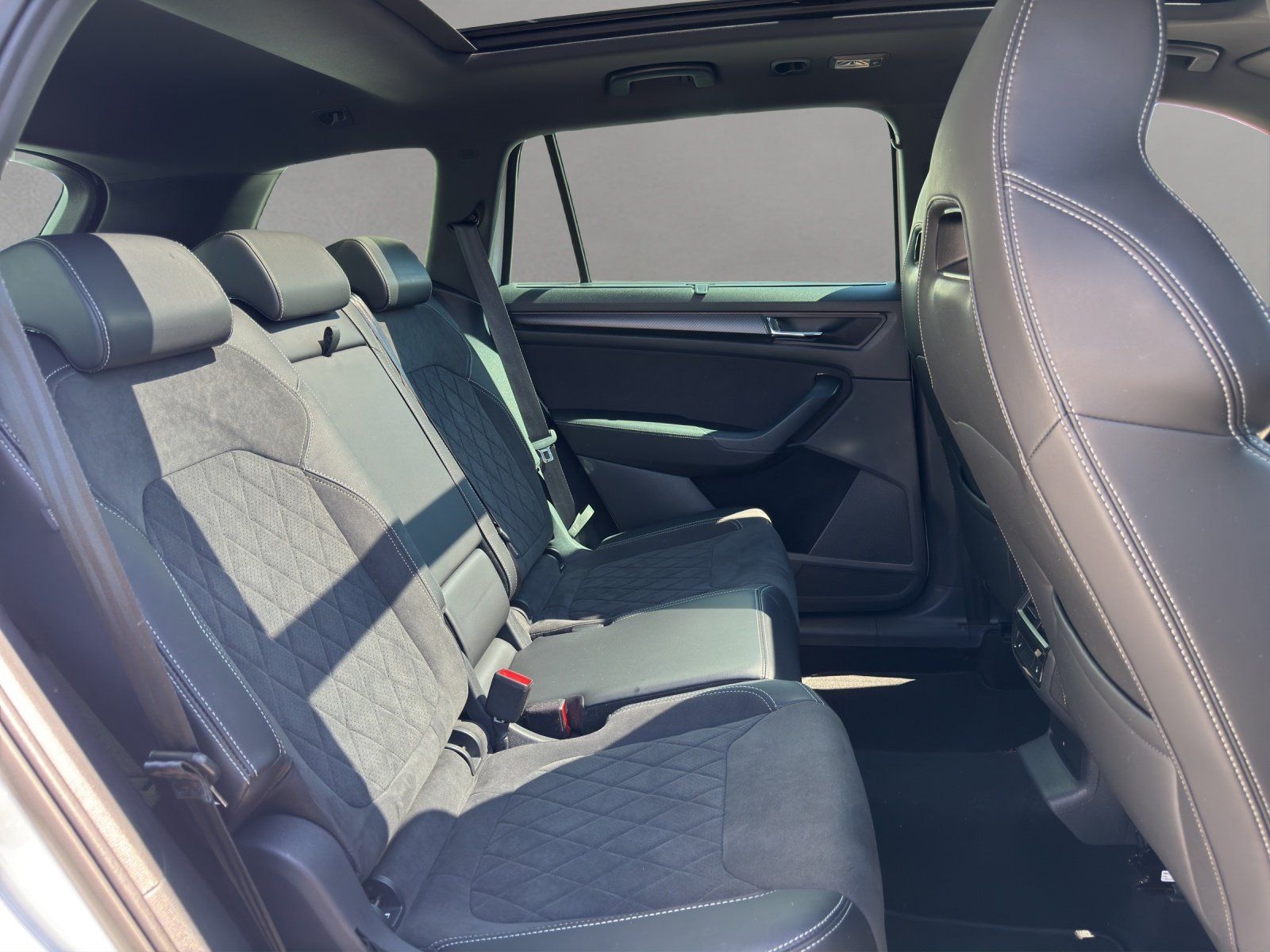 Fahrzeugabbildung SKODA Kodiaq 2.0 TSI Sportline 4x4/AHK/PANO/360°CAM/
