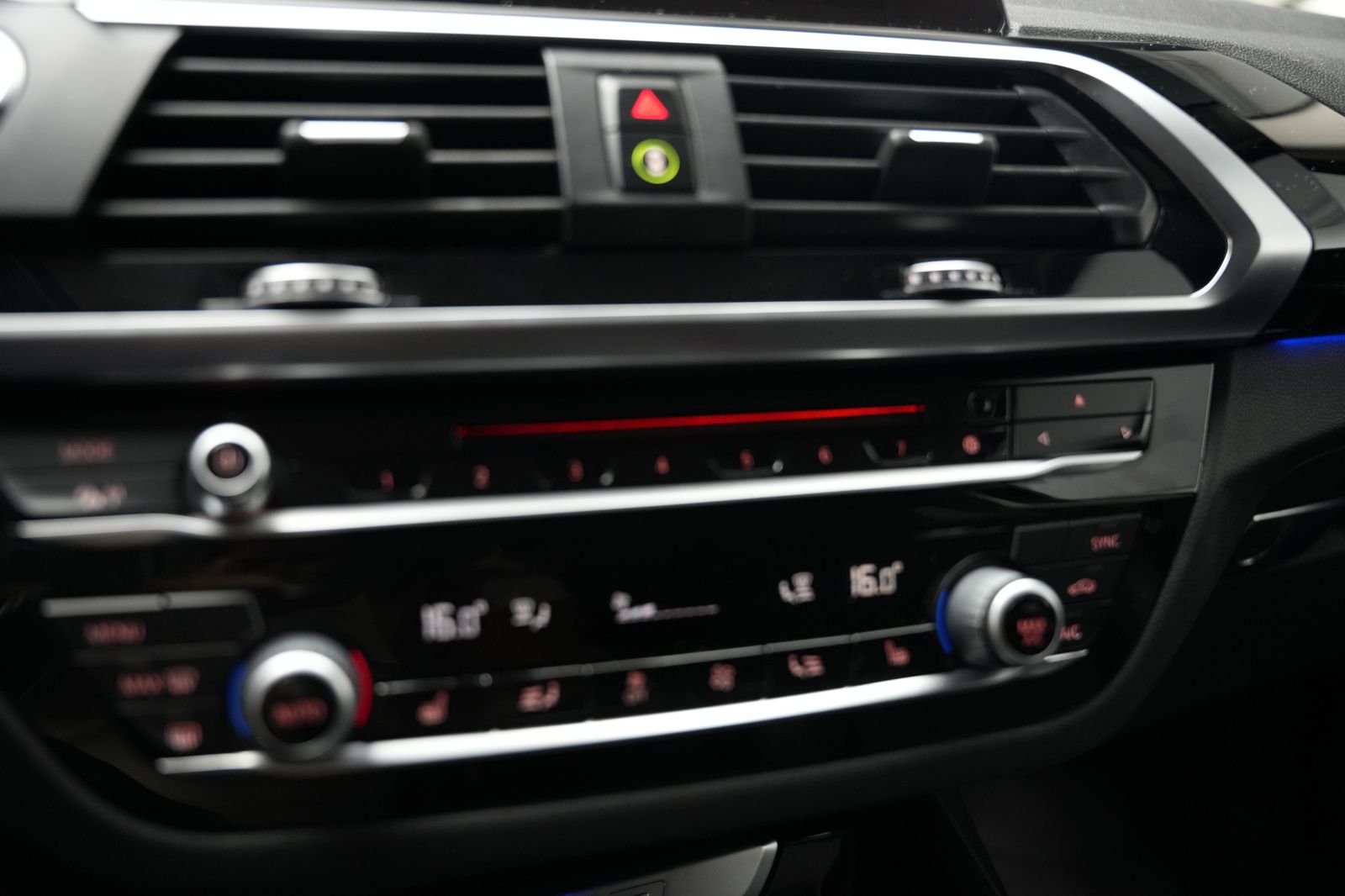 Fahrzeugabbildung BMW X3 xDrive 20 d xLine *Shadow-Line*LED*Leder*SHZ