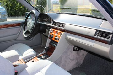 Mercedes E 200 - 7