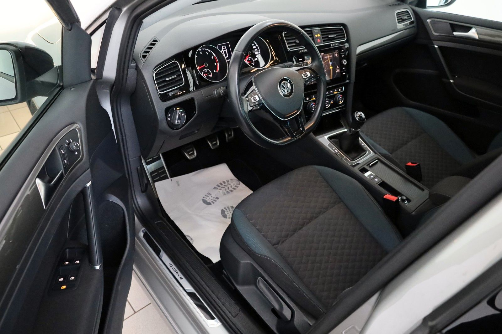 Fahrzeugabbildung Volkswagen Golf VII Variant IQ.DRIVE Navi,ACC,Kamera,SR+WR