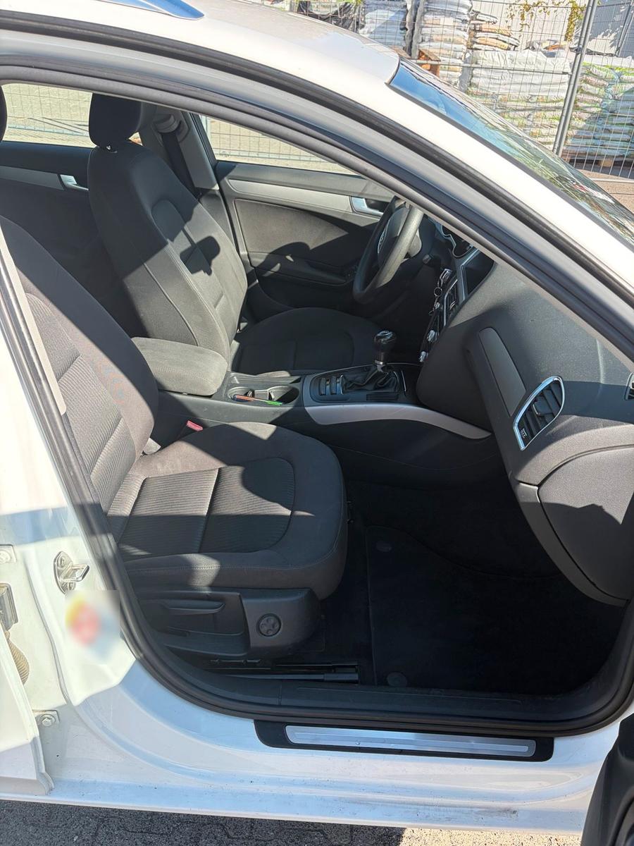 Audi A4 2012 — photo 7