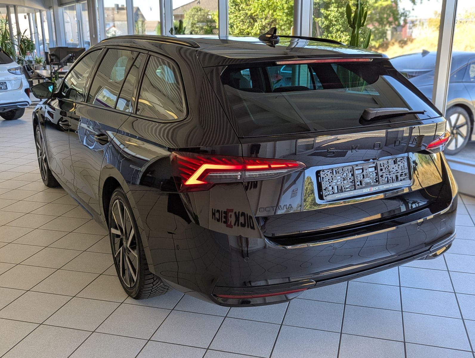 Fahrzeugabbildung SKODA Octavia 2.0 TDI Sportline Canton Matrix Pano 5J