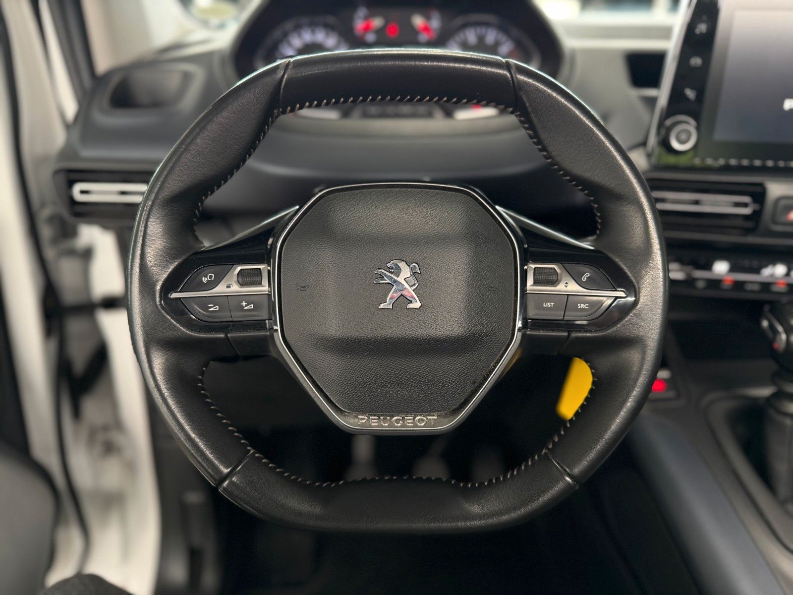 Fahrzeugabbildung Peugeot Rifter 1.5 HDI Allure AHK Klima Drive-Assist-Pak