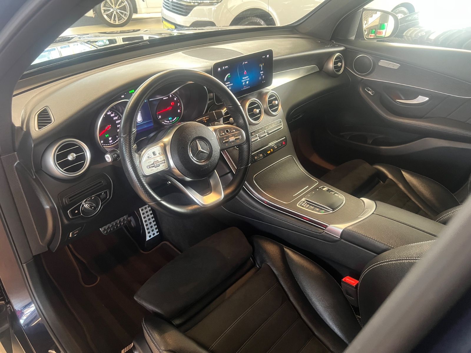 Fahrzeugabbildung Mercedes-Benz GLC 200 4Matic AMG LINE Night Pkaet *1.HAND*