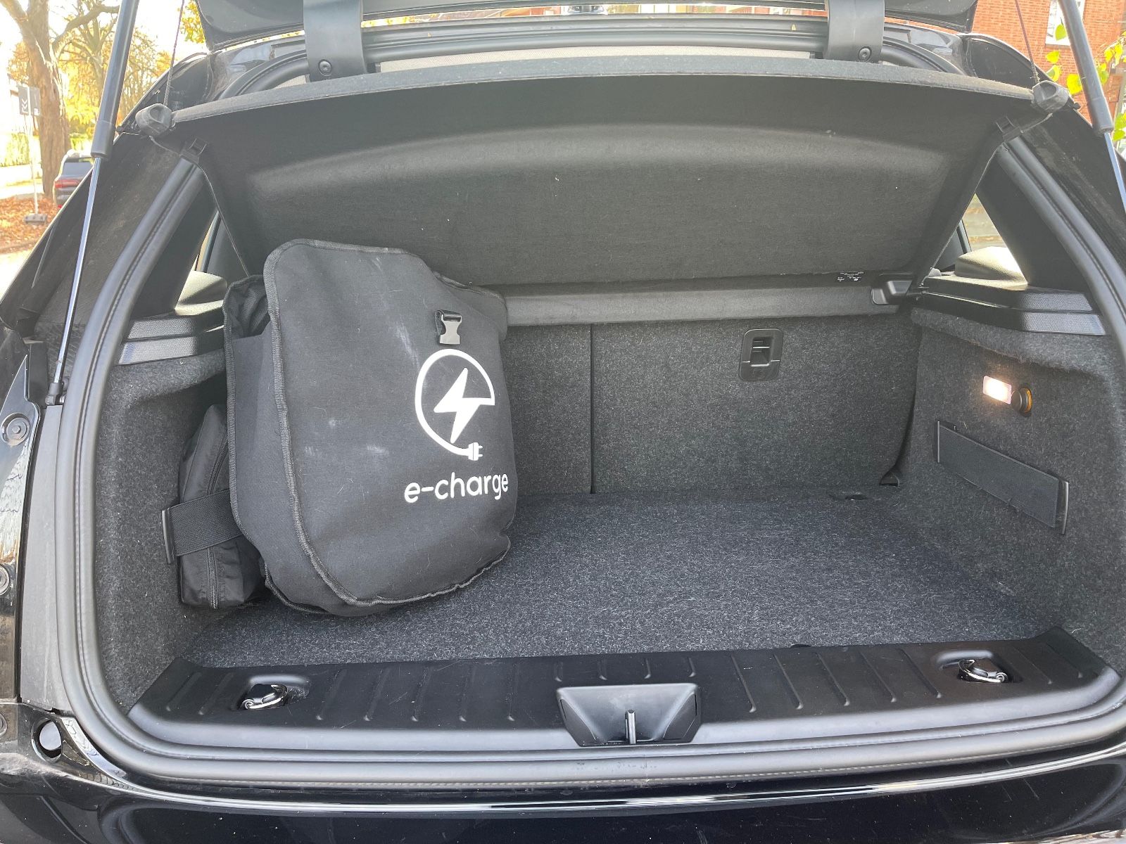 Fahrzeugabbildung BMW i3s KAMERA*SHZ*Business-Paket*20ZOLL*LED