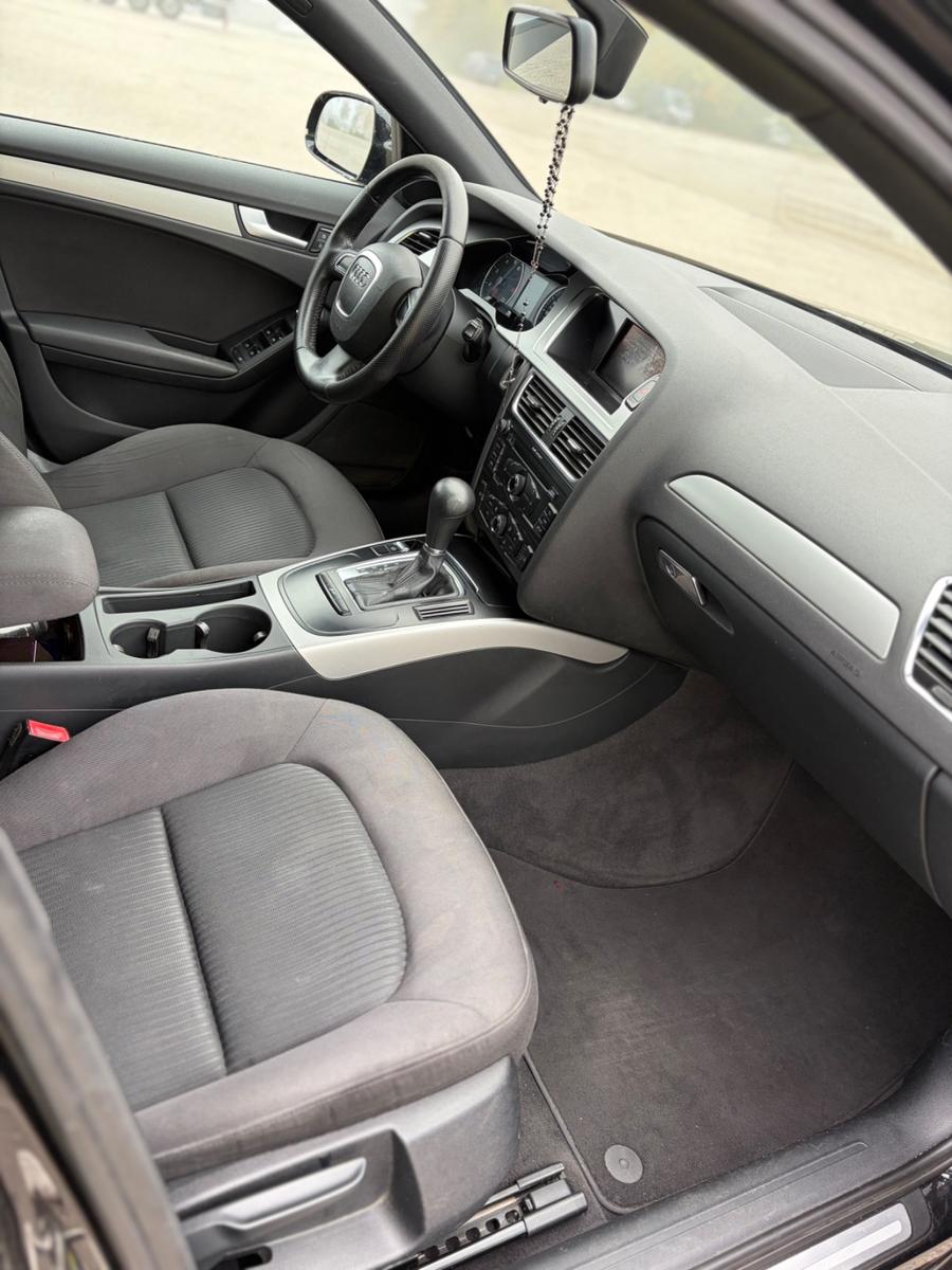 Audi A4 2011 — photo 8