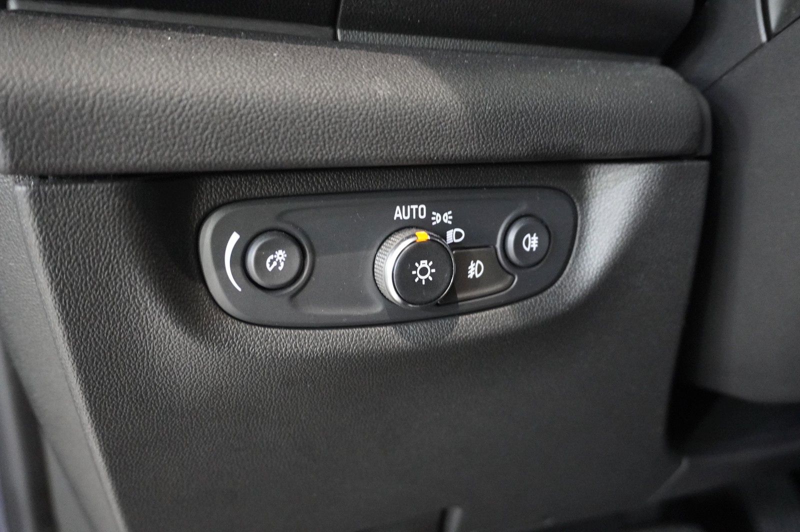 Fahrzeugabbildung Opel Insignia B GS 2.0D BSUINESS NAVI/LED/KAMERA/AHK