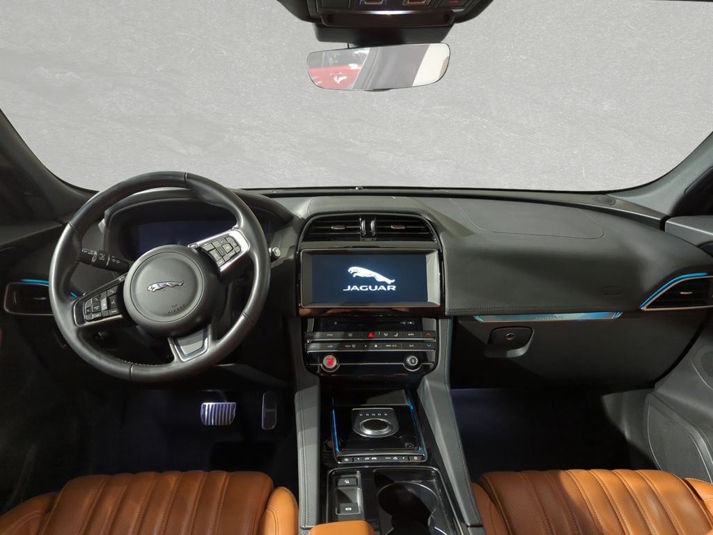 Jaguar F-Pace 30d Portfolio ACC AHK PANORAMA DAB 22