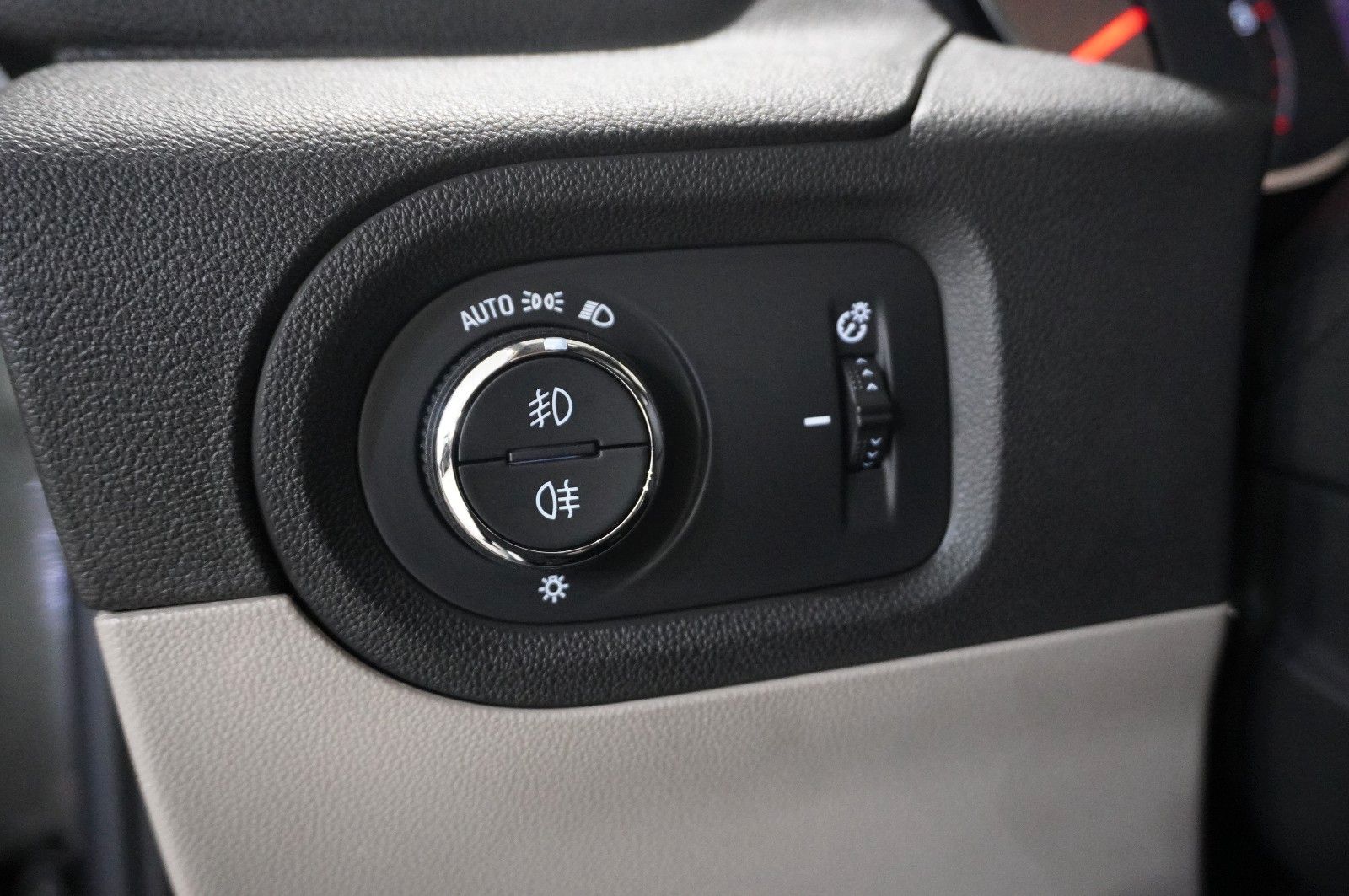 Fahrzeugabbildung Opel Grandland (X) 1.6D DYNAMIC NAVI/LED/360°/SH/GRIP