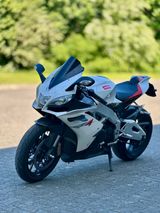 Aprilia RSV4 Scheckheft und Zubehör  - APRILIA 2011 RSV4