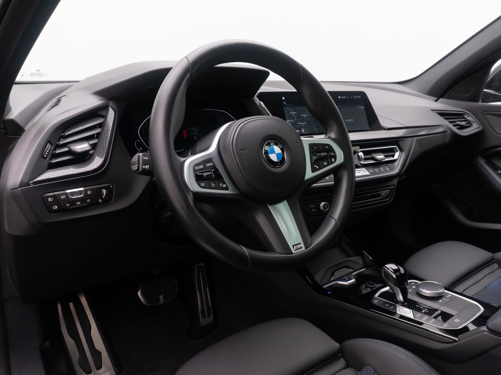 Fahrzeugabbildung BMW 118i M Sport HiFi Kamera DAB Panorama Komfort